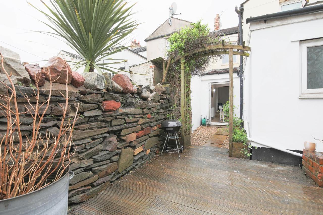 Spacious 4 Bedroom House- Walking Distance To City Centre & Great Backyard Cardiff Exteriér fotografie