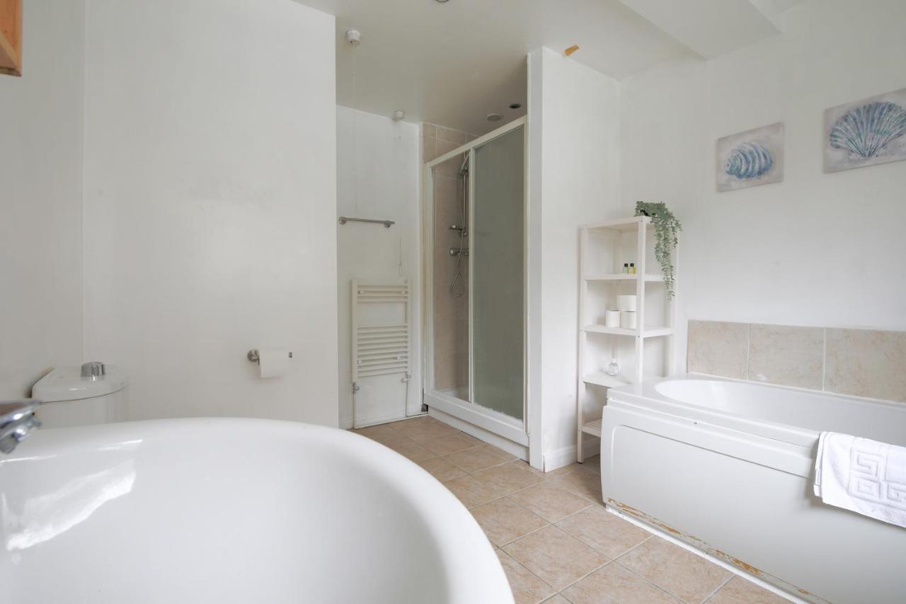 Spacious 4 Bedroom House- Walking Distance To City Centre & Great Backyard Cardiff Exteriér fotografie