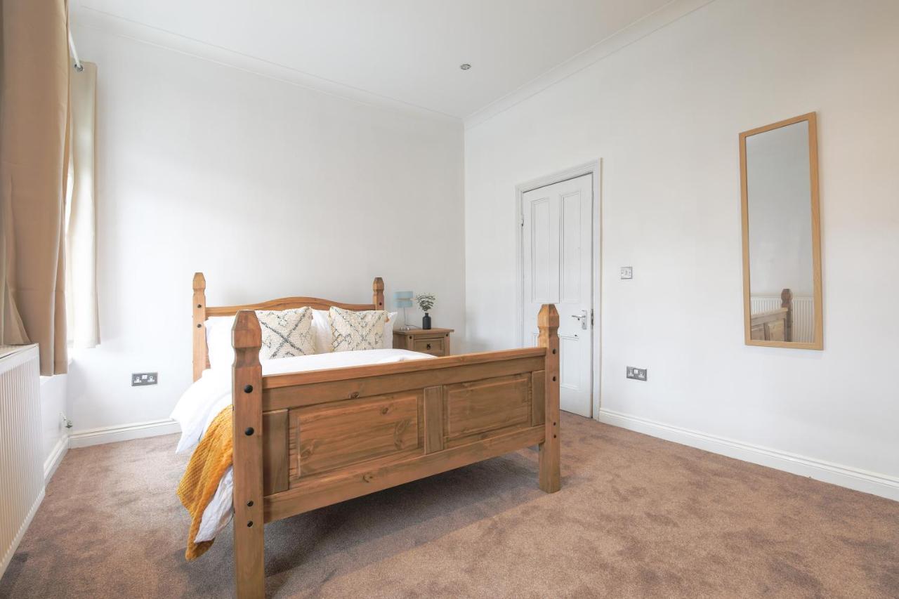 Spacious 4 Bedroom House- Walking Distance To City Centre & Great Backyard Cardiff Exteriér fotografie