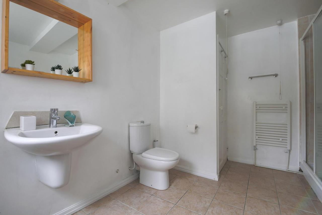 Spacious 4 Bedroom House- Walking Distance To City Centre & Great Backyard Cardiff Exteriér fotografie