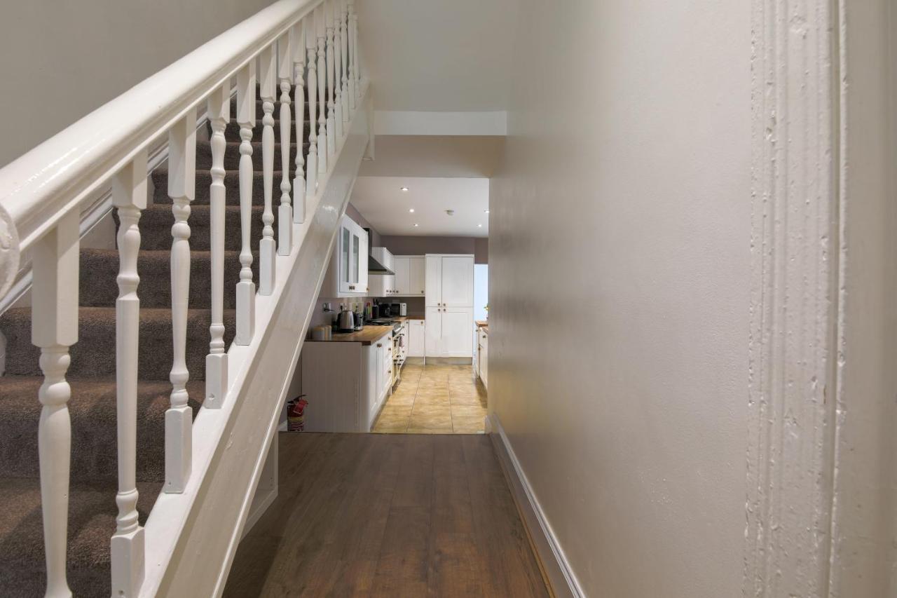 Spacious 4 Bedroom House- Walking Distance To City Centre & Great Backyard Cardiff Exteriér fotografie