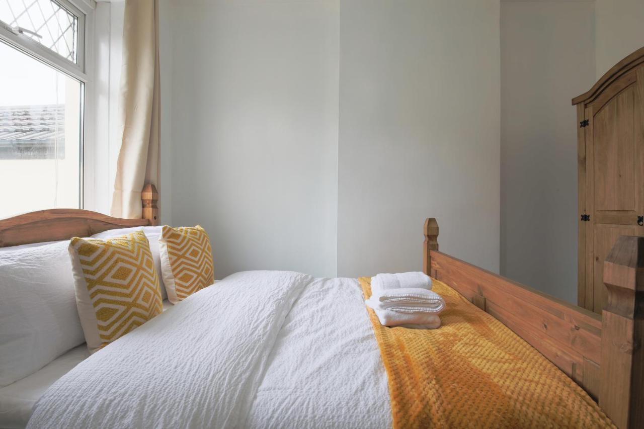 Spacious 4 Bedroom House- Walking Distance To City Centre & Great Backyard Cardiff Exteriér fotografie