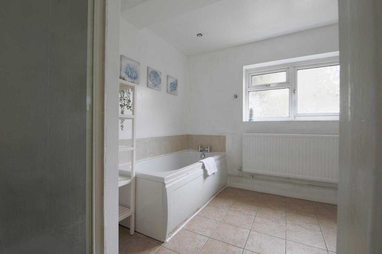Spacious 4 Bedroom House- Walking Distance To City Centre & Great Backyard Cardiff Exteriér fotografie