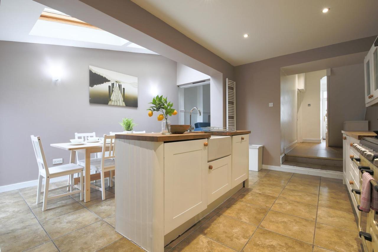 Spacious 4 Bedroom House- Walking Distance To City Centre & Great Backyard Cardiff Exteriér fotografie