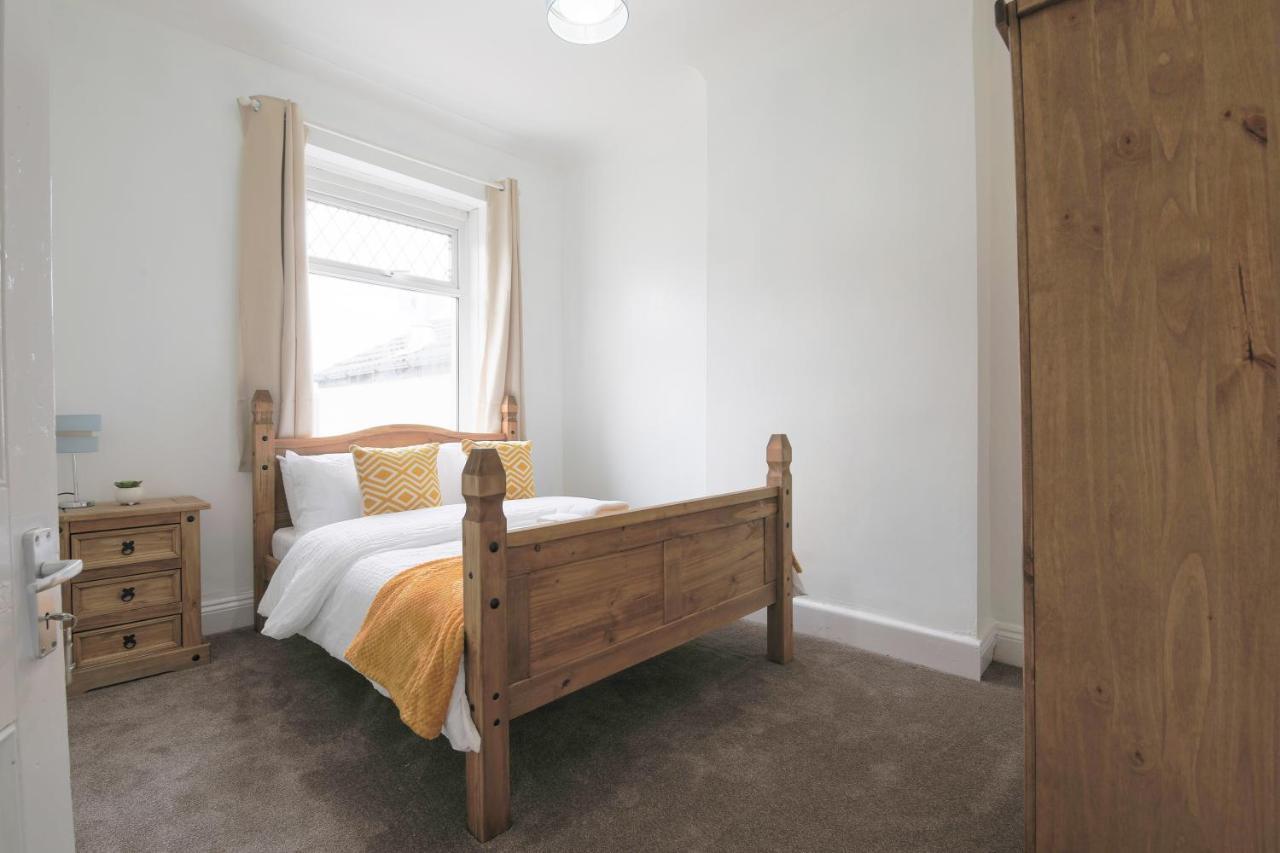 Spacious 4 Bedroom House- Walking Distance To City Centre & Great Backyard Cardiff Exteriér fotografie
