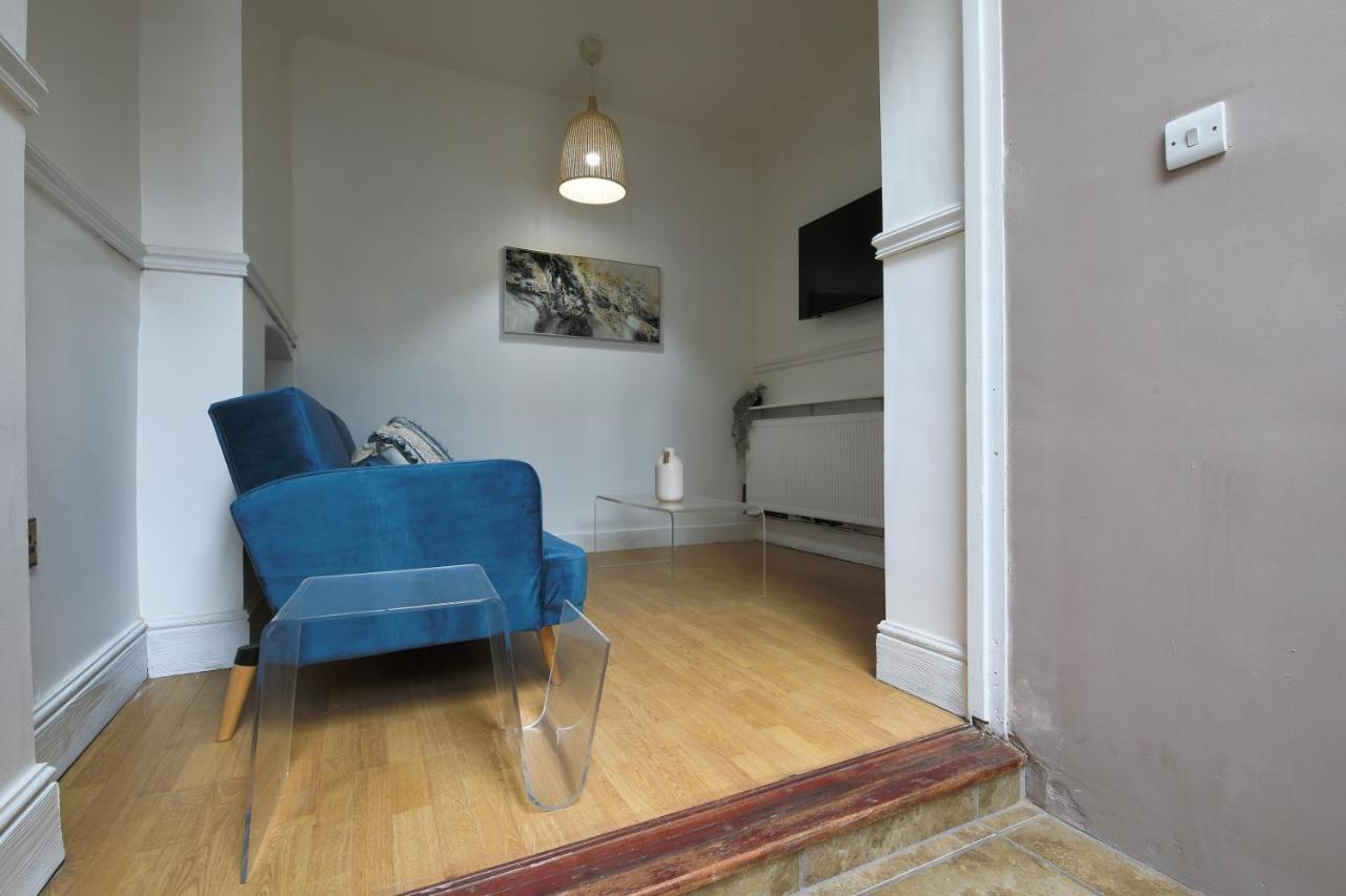 Spacious 4 Bedroom House- Walking Distance To City Centre & Great Backyard Cardiff Exteriér fotografie