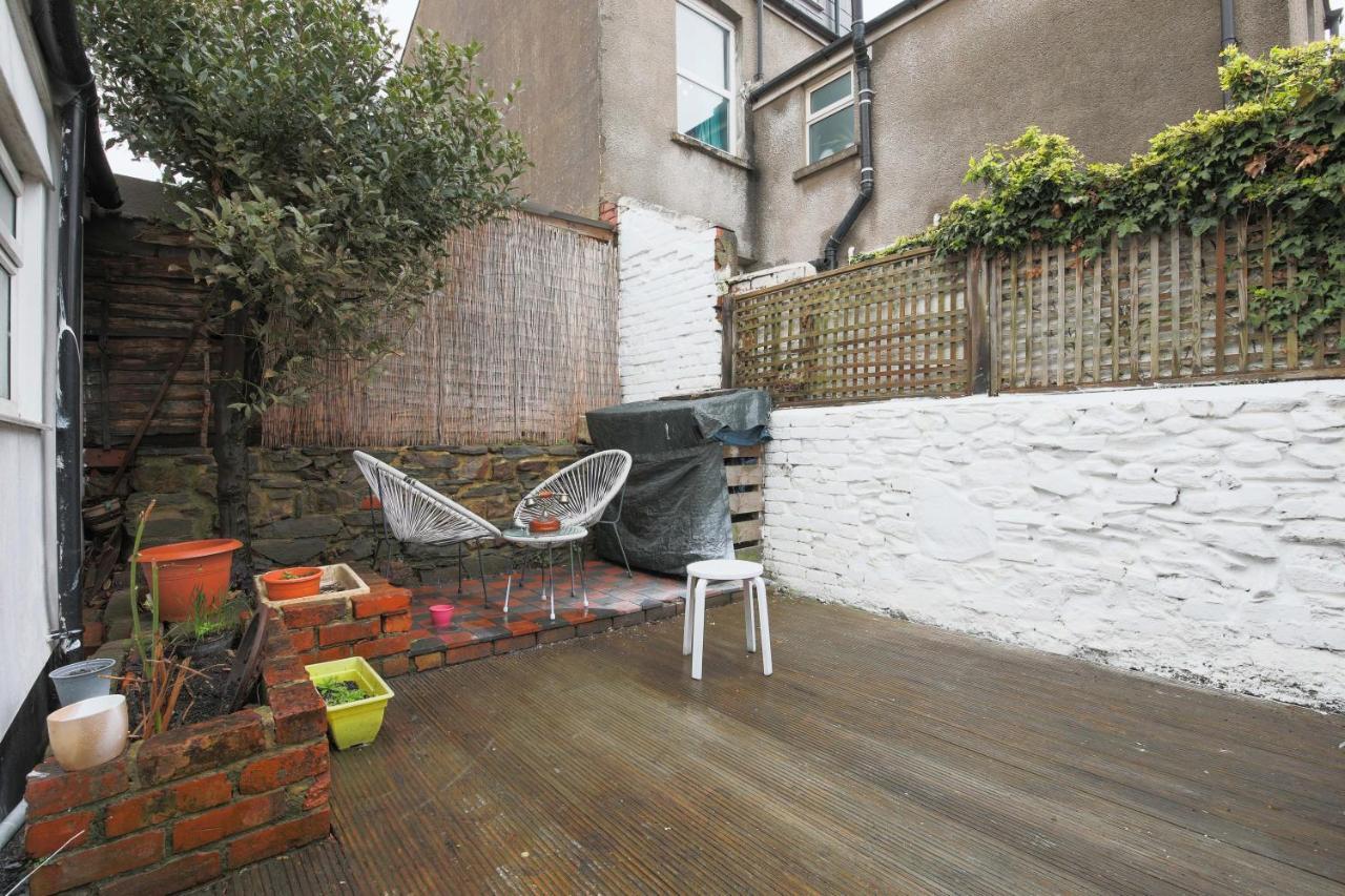 Spacious 4 Bedroom House- Walking Distance To City Centre & Great Backyard Cardiff Exteriér fotografie
