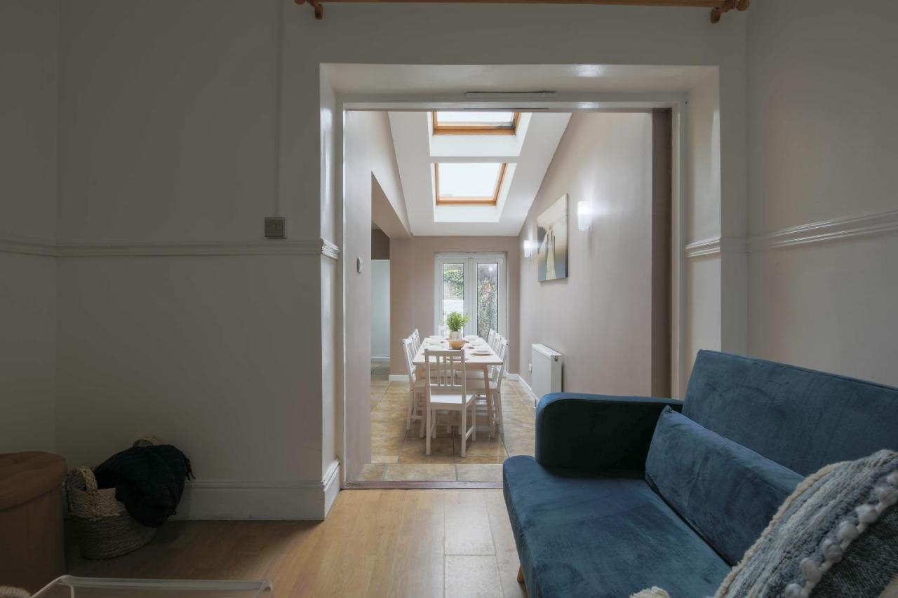 Spacious 4 Bedroom House- Walking Distance To City Centre & Great Backyard Cardiff Exteriér fotografie