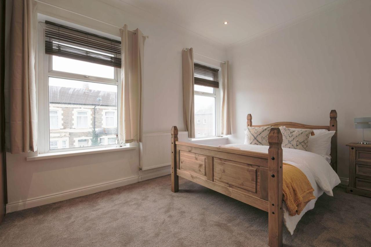 Spacious 4 Bedroom House- Walking Distance To City Centre & Great Backyard Cardiff Exteriér fotografie